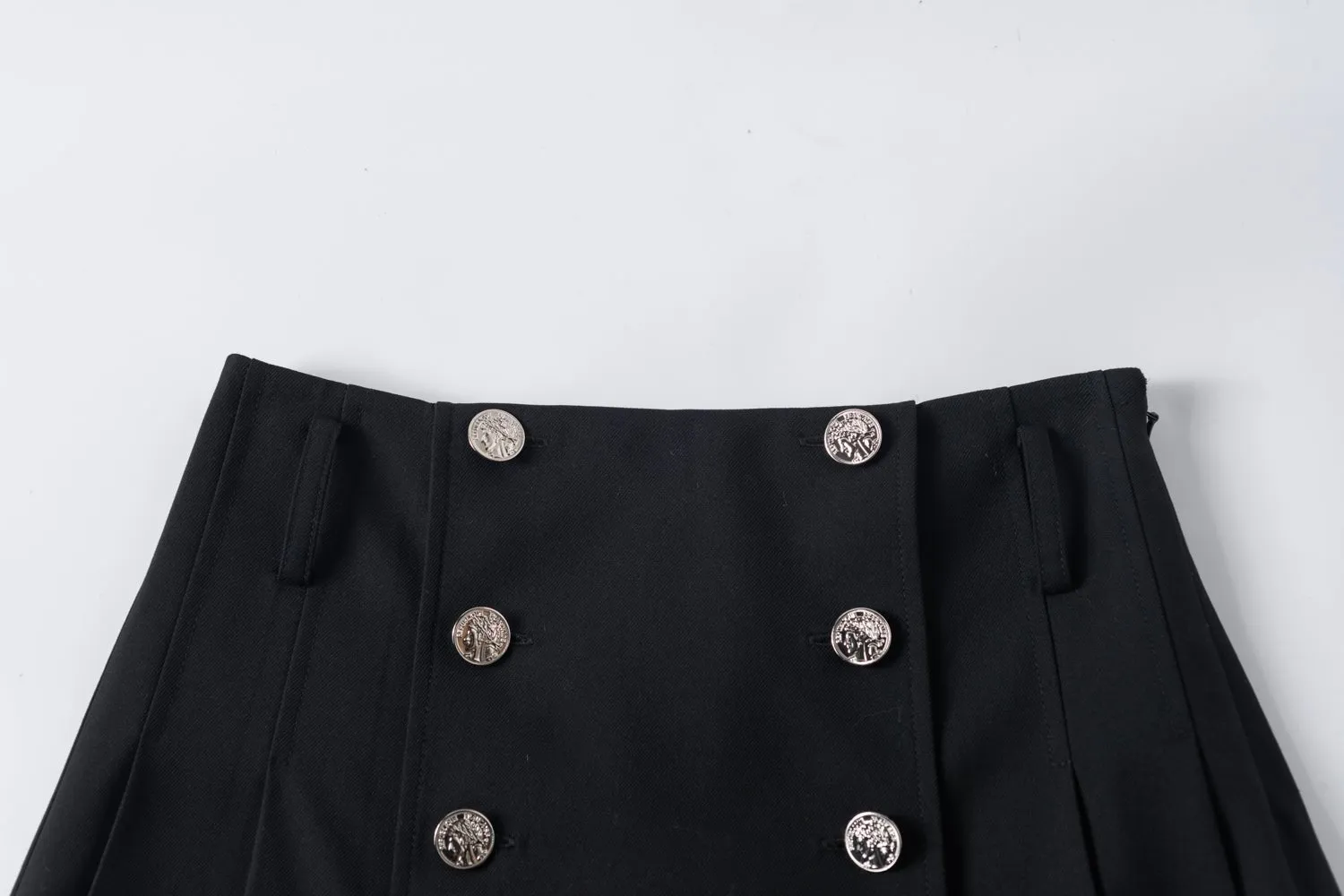 Black Button Pleated Short Skirt