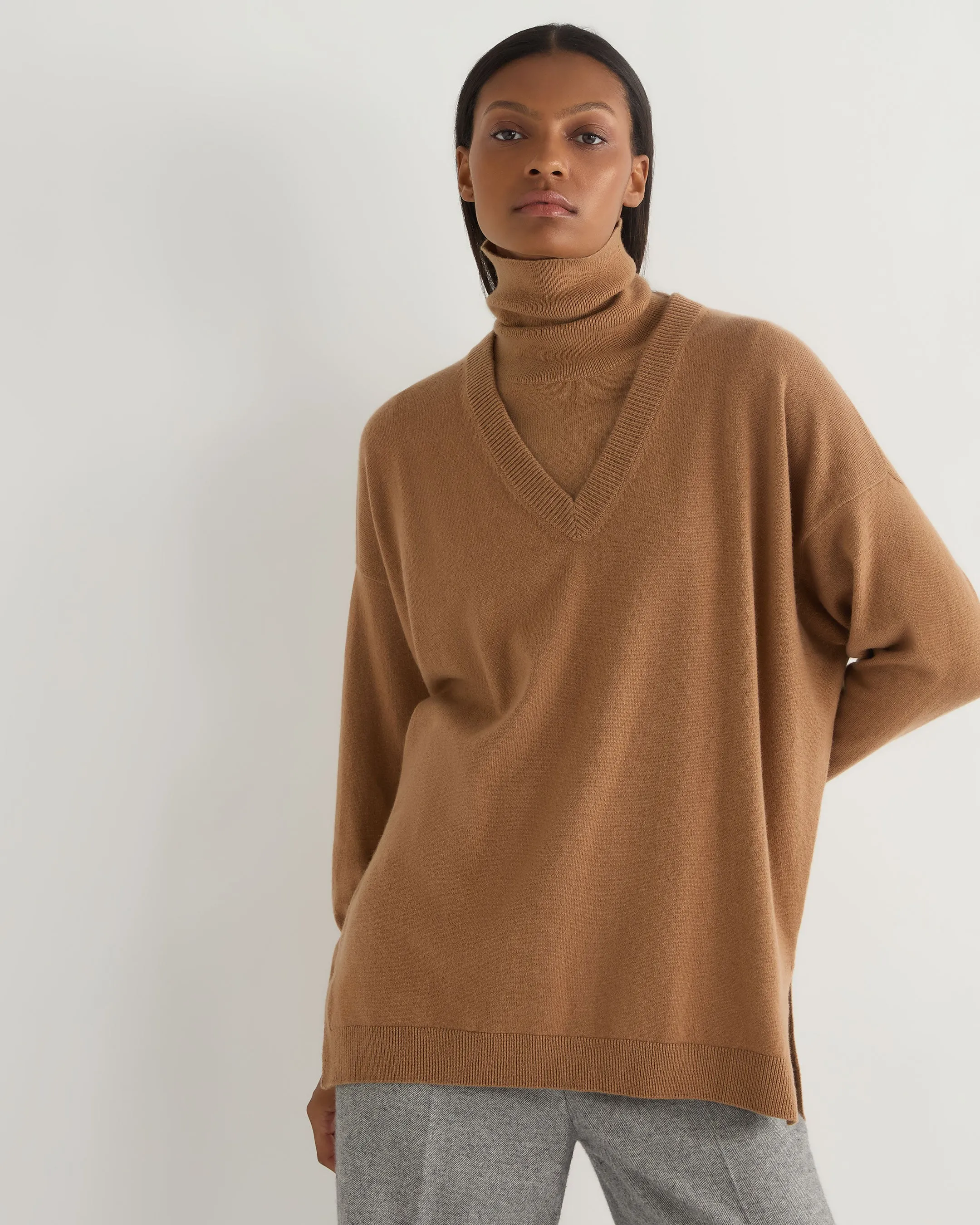 Women's Longline V Neck Cashmere Sweater Dark Camel Brown