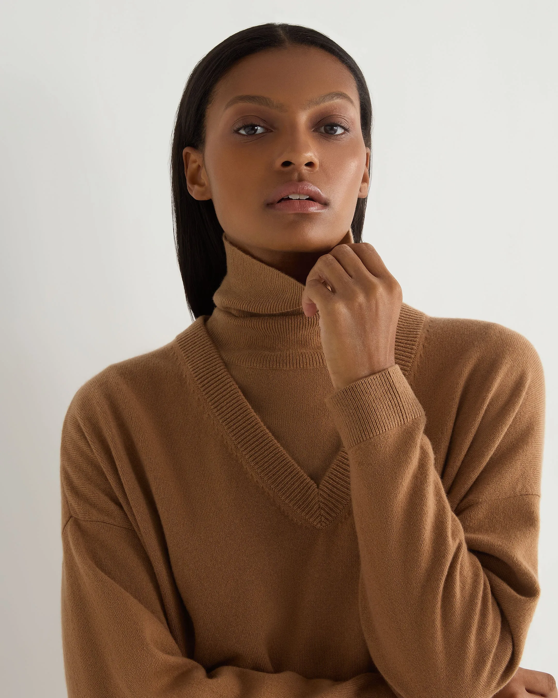 Women's Longline V Neck Cashmere Sweater Dark Camel Brown